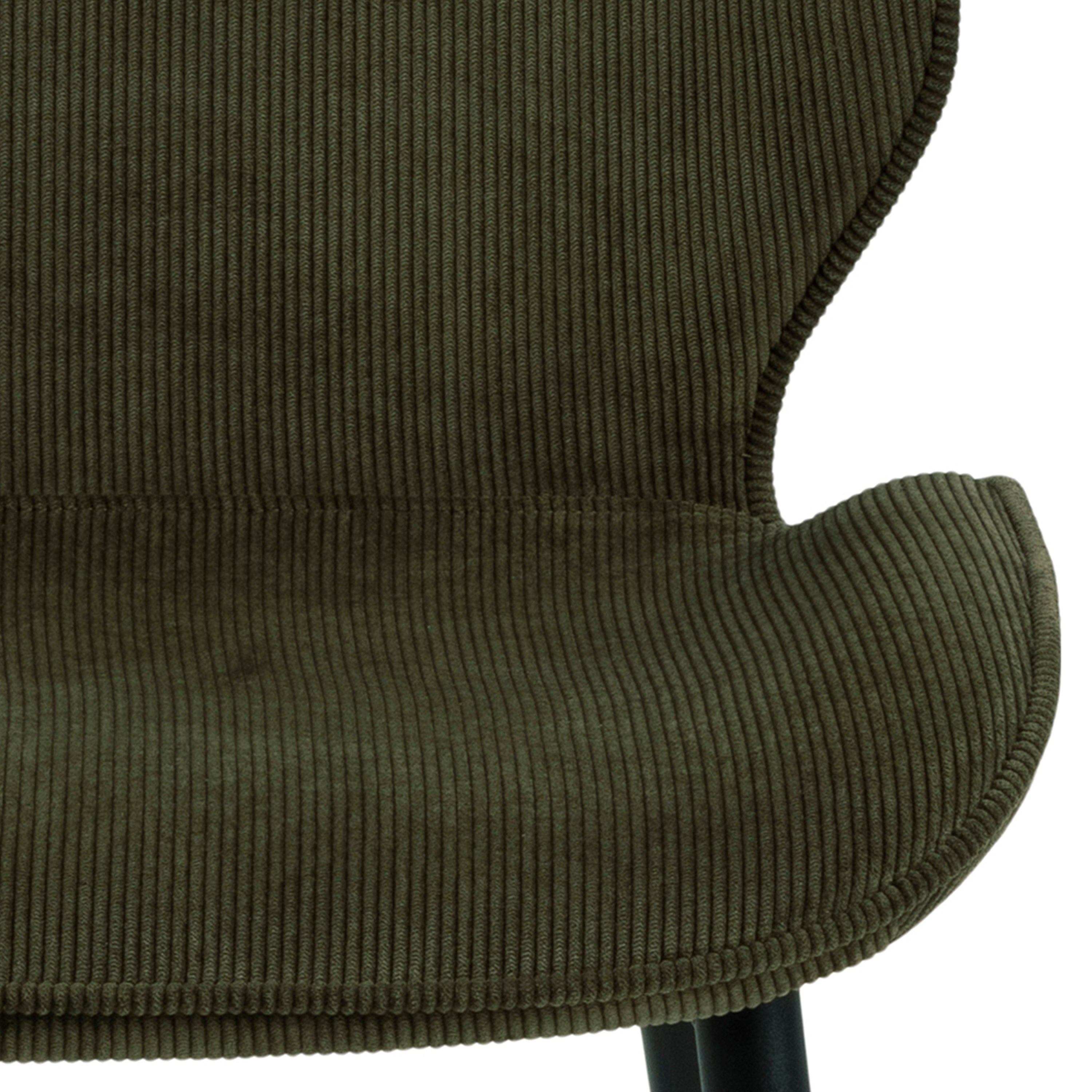 Nagano Round Dining Table in Oak Included 4 Femke Dining Chair in Olive Green