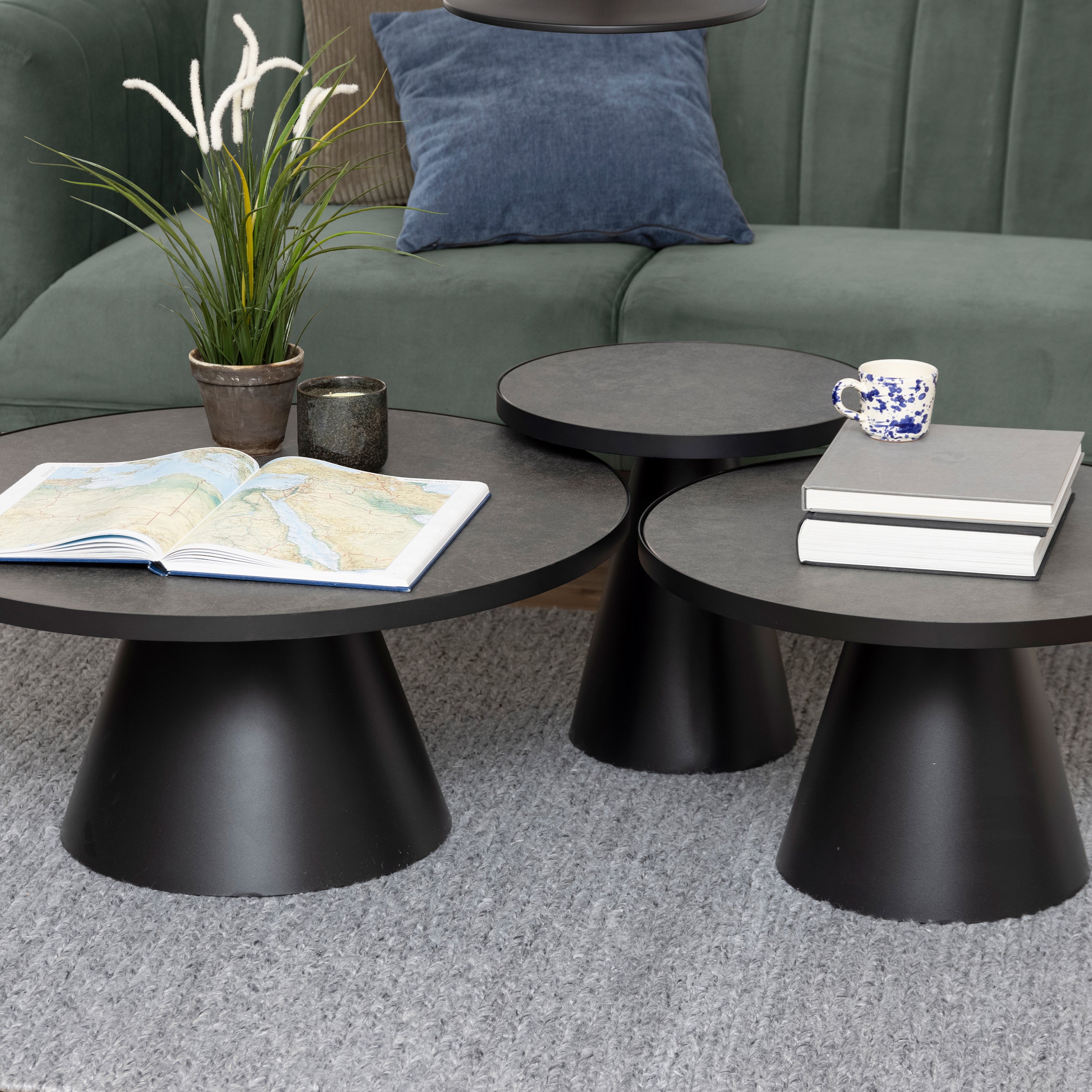 Soli Round Ceramic Coffee Table in Black 45,7x45cm