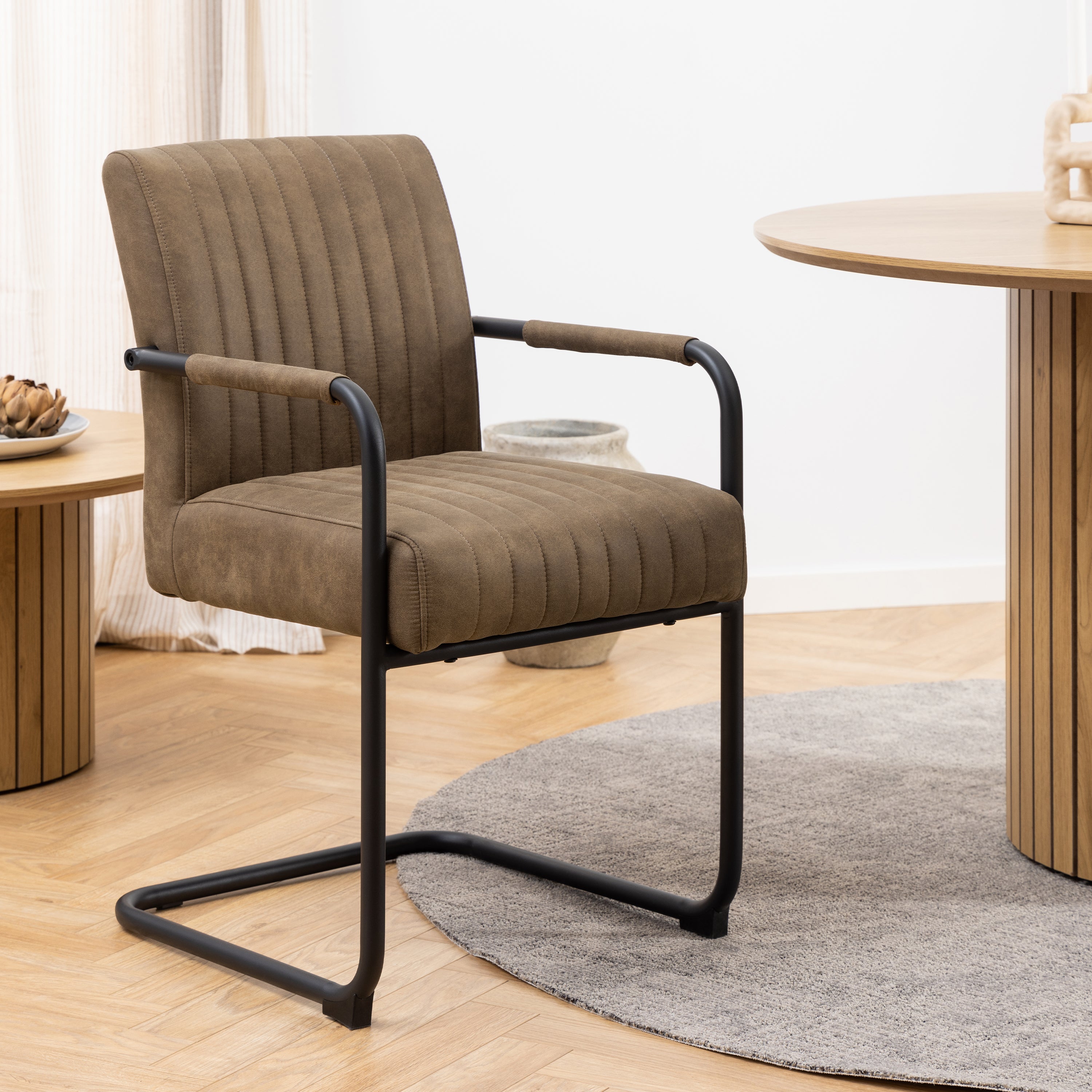 Yale Dining Table in Oak Included 4 Adele Dining Chair in Light Brown Fabric